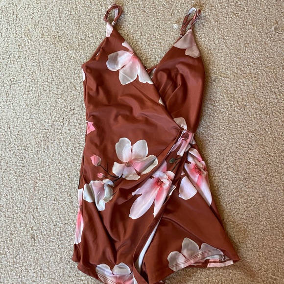 floral romper! - Picture 5 of 5